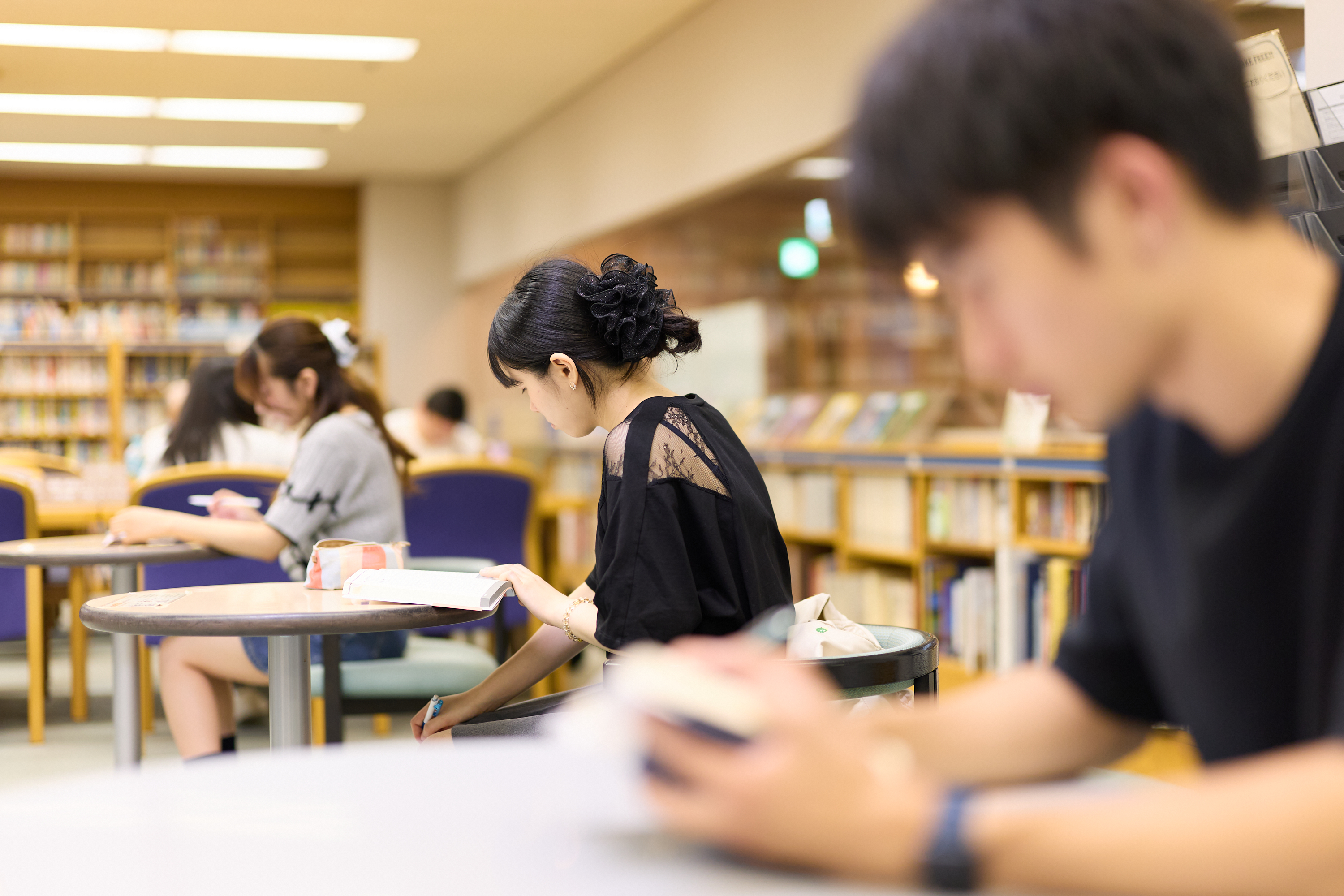 2F図書室